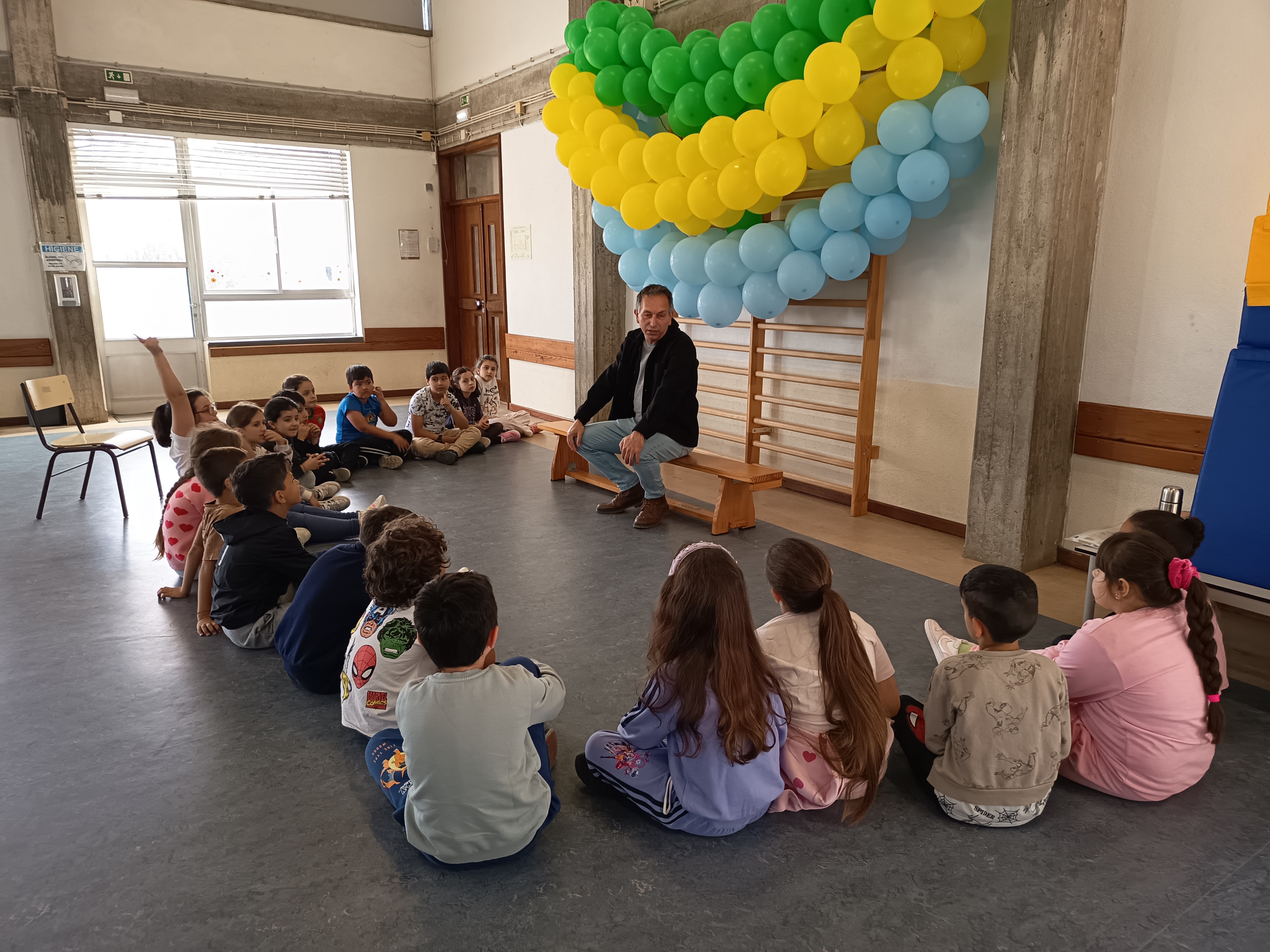 Escritor Sylvio Luiz Panza Inspira Pequenos Leitores em Cabanões