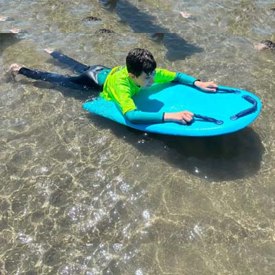 Desporto adaptado de Anes de Cernache em sessão de surf na Praia de Matosinhos 