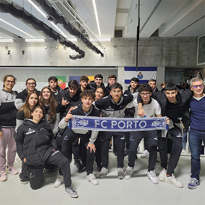 Alunos do 11.º E vivem experiência de voleibol de alto nível no Dragão Arena